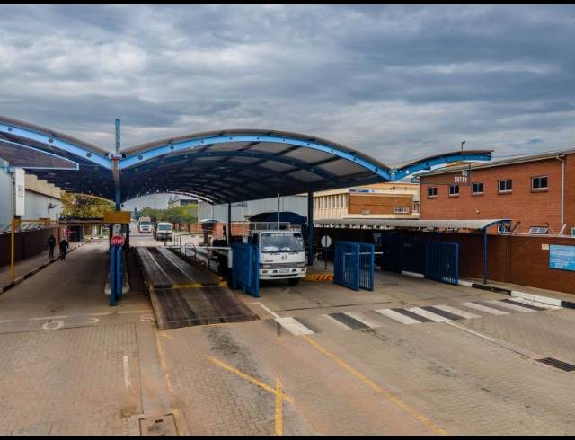 1,500M² WAREHOUSE TO LET IN ROODEKOP